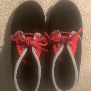 UGG Men’s Neumel Boots Black/Red DS Size 9, EU 42